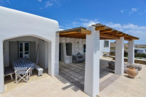 Mykonos 4 bedroom Cycladic home with free parking